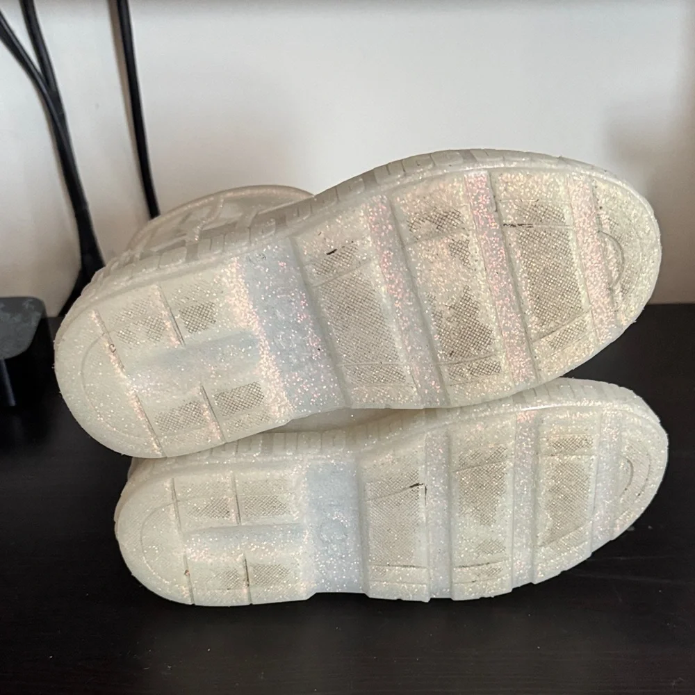 UGG Kids Sparkly White Boots - Picture 3 of 6